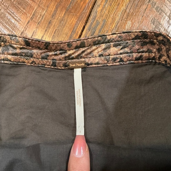 Free People “Fake Out” Faux Wrap Mini Skirt Vegan Leather Leopard Print Size 4 - Picture 6 of 9